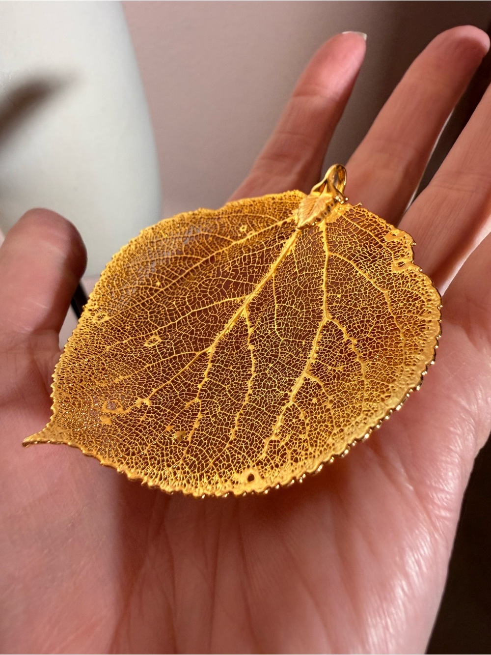 Vintage 1990’s gold dipped oversized aspen Leaf Pendent Charm Necklace Cabincore
